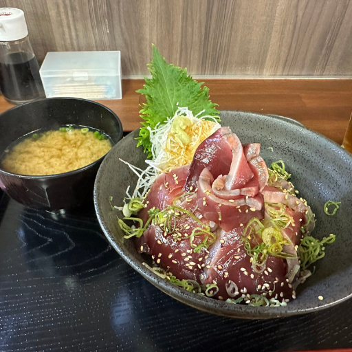 カツオ丼の画像